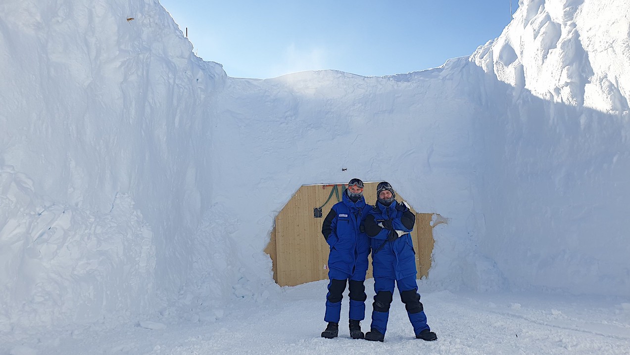 At the entrance to the ice cave Credits: ESA/IPEV/PNRA–S. Freigang Larger image