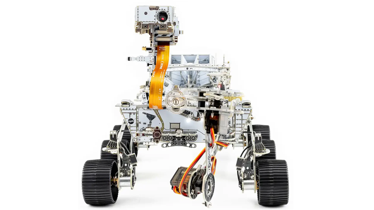the NASA Mars Perseverance Rover by CircuitMess