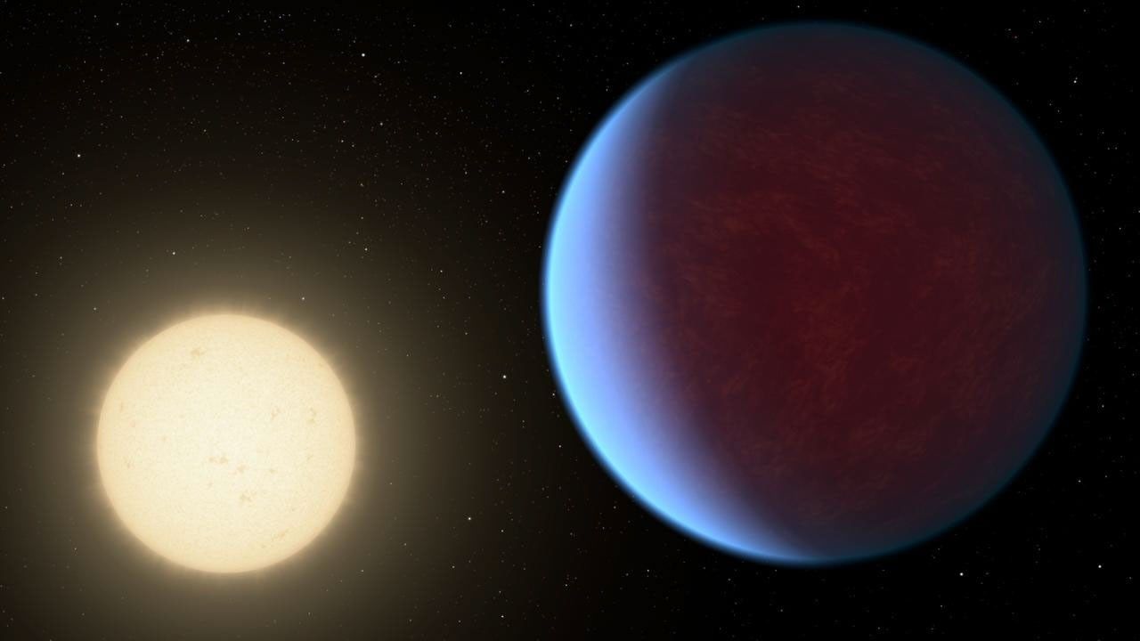 Artist's conception of an exoplanet reflecting the light from its nearby star. --NASA