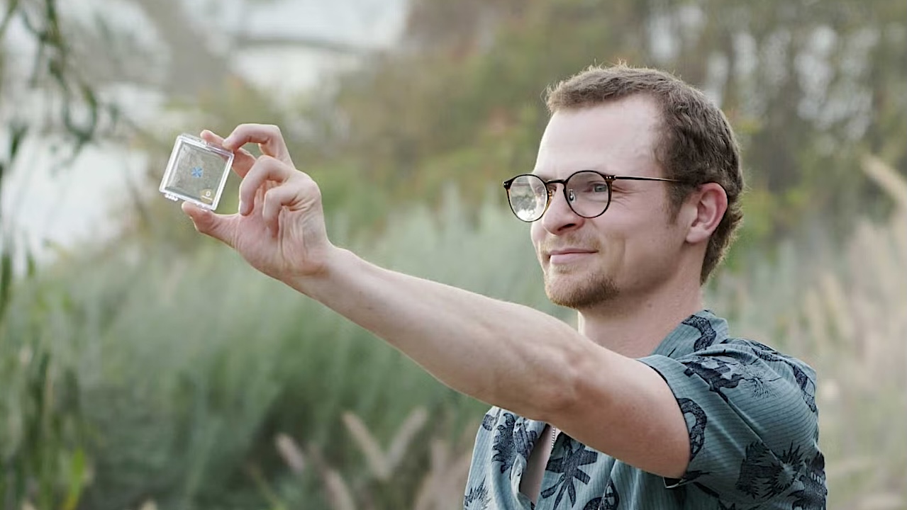 Skyler Palatnick Holding experimental optics - UCSB